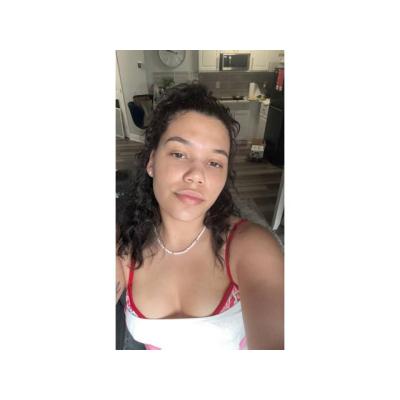 ME LLAMO WILDANIA JOVEN SIMPATICA