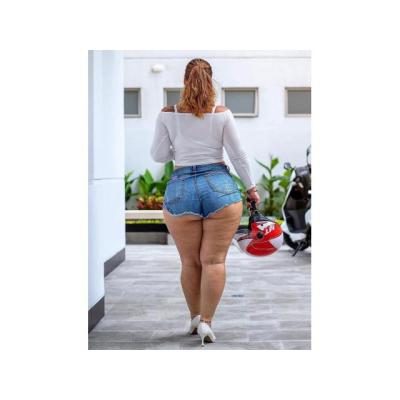 VALERIA, MASAJES CON CHICA SUMISA