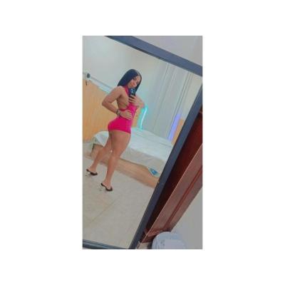 DELICIOSA CON UN RICO Y CALIENTITO COÑITO