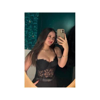 ANNA TRAVIESA Y JUGUETONA