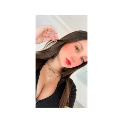 ANNA TRAVIESA Y JUGUETONA