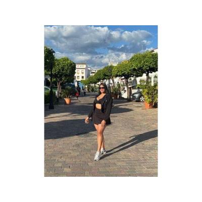 RUBI: Latina intensa, carácter fuerte.