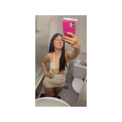 AMANDA JOVEN DELGADA MORENA