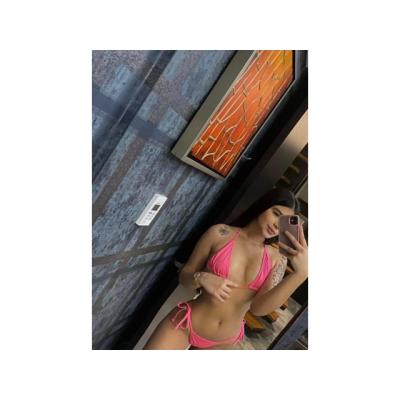 CATALINA: Latina joven, segura y atre