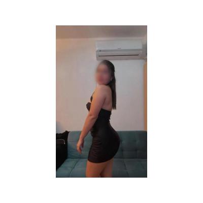 LAURA MASAJISTA CON GANAS DE DIVERSION