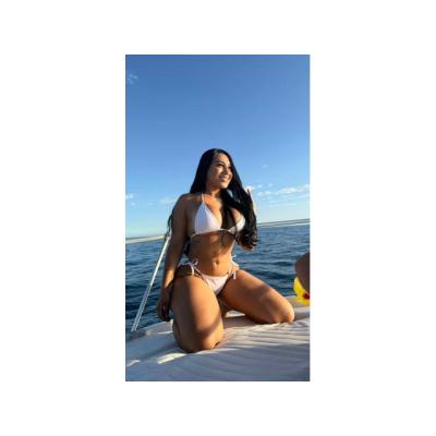 MEGAN LATINA RECIÉN LLEGADA A LA ISLA