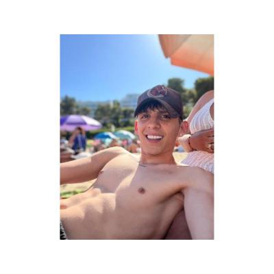 DISCRETO COLOMBIANO JOVEN 24H