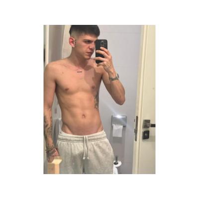 DISCRETO COLOMBIANO JOVEN 24H
