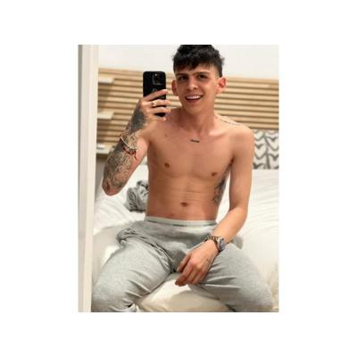 DISCRETO COLOMBIANO JOVEN 24H
