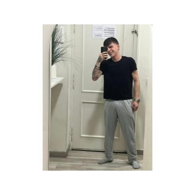 DISCRETO COLOMBIANO JOVEN 24H