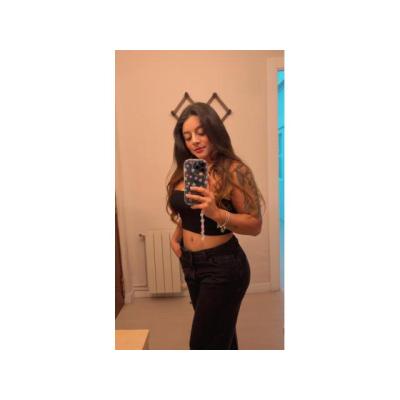 MIA, DIVERTIDA SENSUAL E IMPLICADA.