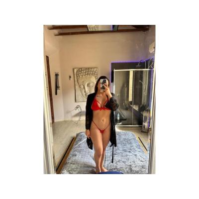 MIA SEXY Y ENCANTADORA CON MUCHA VIBRA