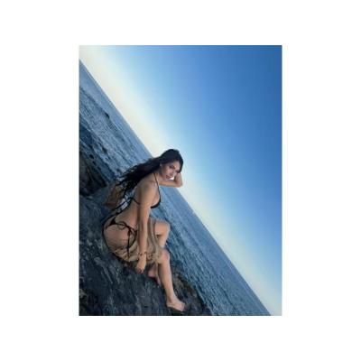  JOVEN LATINA CARIÑOSA Y CALIENTE 