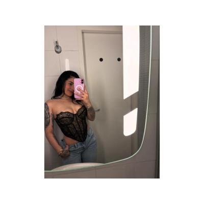 soy una chica muy simpática. . .