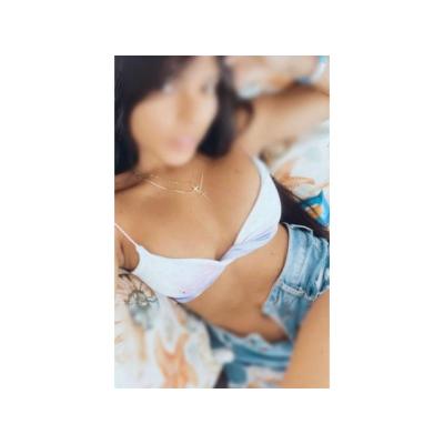 KAROLINE PRECIOSA COLOMBIANA SOLO SALIDAS