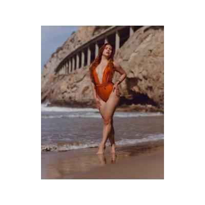 MILA ATRACTIVA Y ENTREGADA