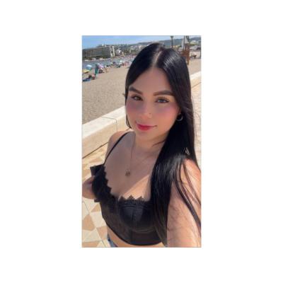 LATINA CACHONDA CON GANAS DE CHUPAR POLLA