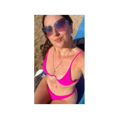 Luna hermosa joven pocos días en Melilla