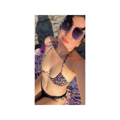 Luna hermosa joven pocos días en Melilla