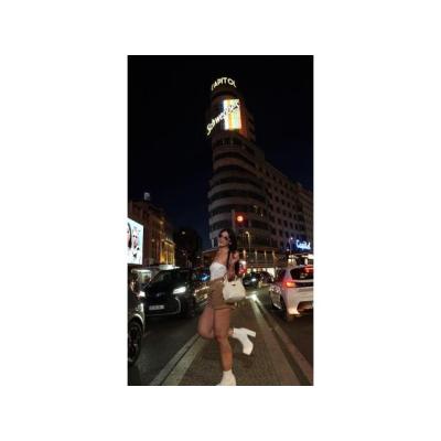 Amada delgada y fiestera
