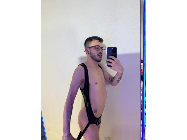 VALENTINO  ATRACTIVO Y CARIÑOSO