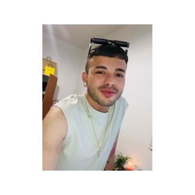 VALENTINO  ATRACTIVO Y CARIÑOSO