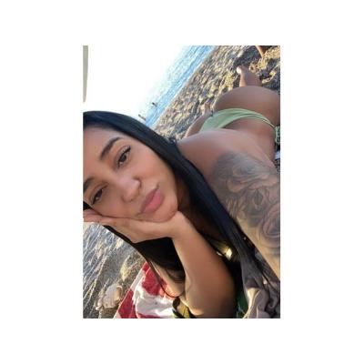 UNA NENA MUY CALIENTE