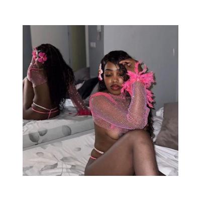 ESTA MORENA TE ESPERA EN LENCERIA 90 HORA