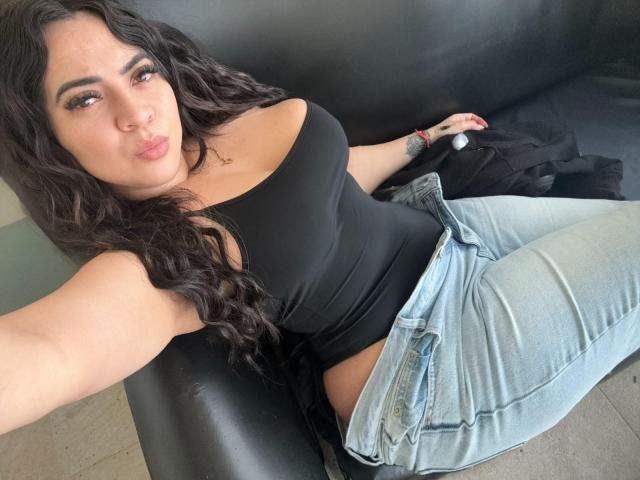 QUIERO QUE ME CHUPES LAS TETAS
