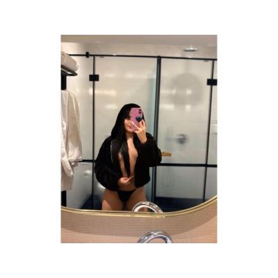HERMOSA LATINA CON GANAS DE POLLA