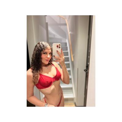 CALIENTE LATINA ADICTA  A CHUPAR POLLAS