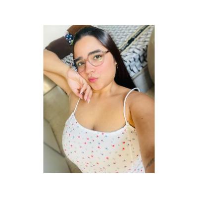 SEÑORITA CACHONDA Y MOJADITA