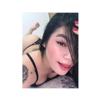 KAROLYN , JOVEN Y ARDIENTE