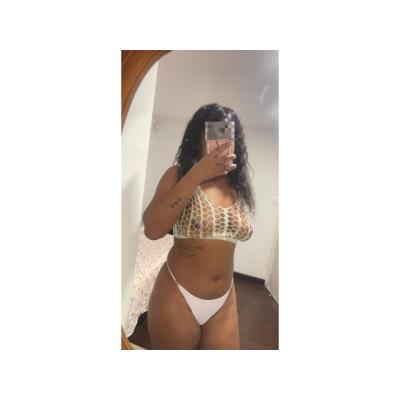 QUIERO QUE TE CORRAS EN MIS RICAS TETAS