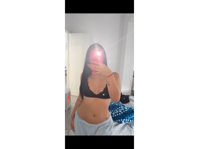 BELLA NIÑATA MUY CACHONDITA