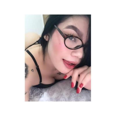 KAROLYN , BELLEZA , ACTITUD Y COMPLICIDAD