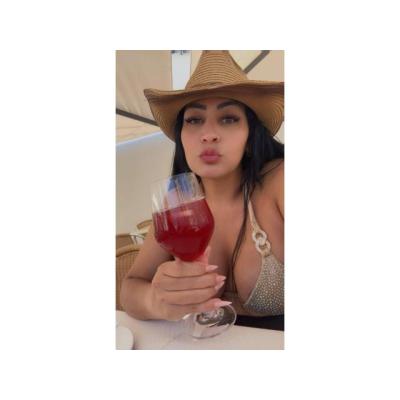 MODELO COLOMBIANA RECIEN LLEGADA