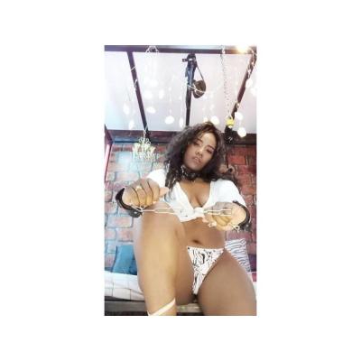 Thalia una rica latina disponible para ti