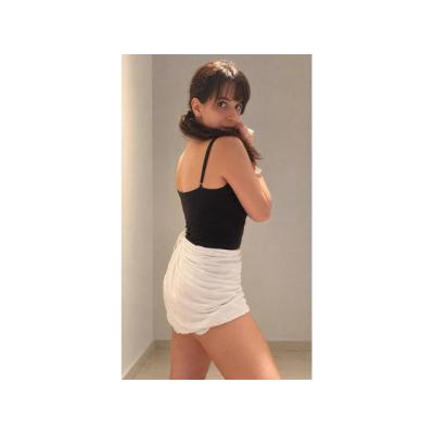 CLAUDIA ALEGRE Y CON MUCHO ENCANTO
