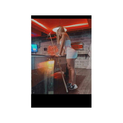 DISCRETA Y DIVERTIDA