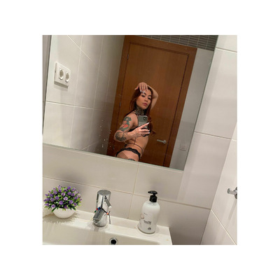 LAURA ESCORT TATUADA