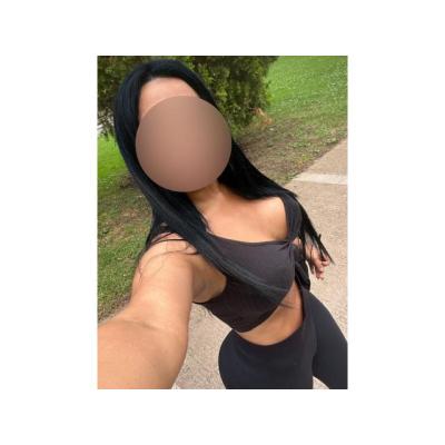 guapísima latina juguetona