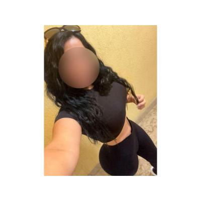 guapísima latina juguetona