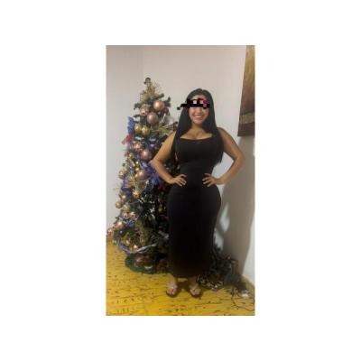 guapísima latina juguetona