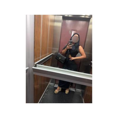 guapísima latina juguetona