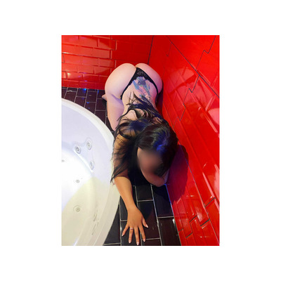 CALIENTE, COMPLACIENTE CHICA CULONA Y DELGADA