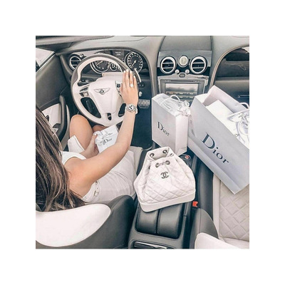 BUSCAMOS CHICAS CON TU PERFIL, LLAMA