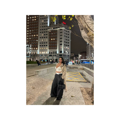 GUAPA Y EXTROVERTIDA