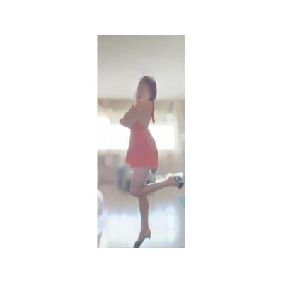 LARA TODA UNA DAMA Y UNA GATA SALVAJE