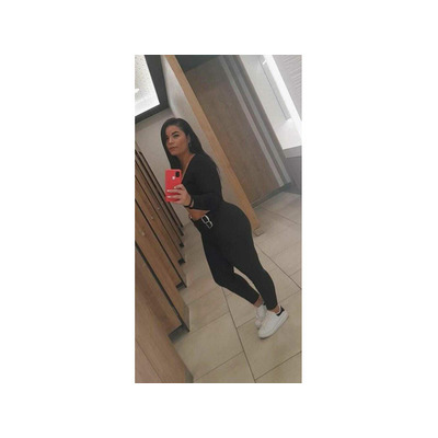 Sensual jovencita dispuesta a todo